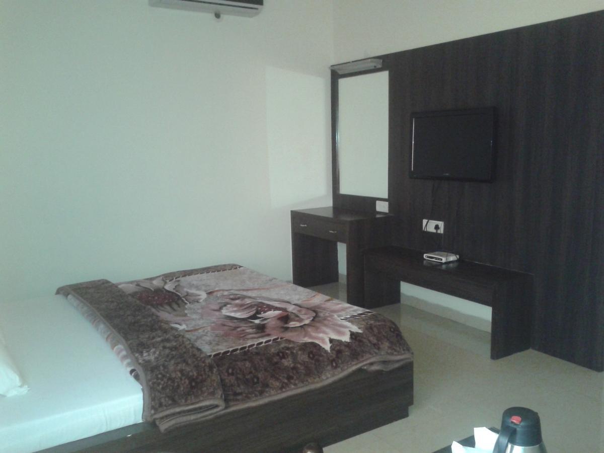 Hotel Milan Palace Amritsar Zimmer foto